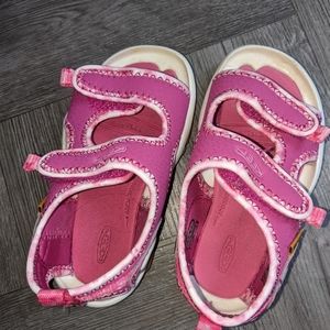 Keen toddler size 6